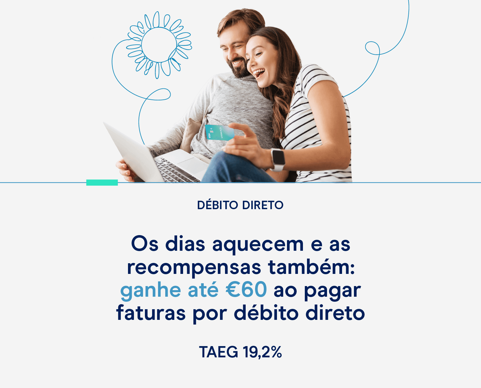 Casal com o cartão de crédito unibanco simulando uma domiciliação de uma compra